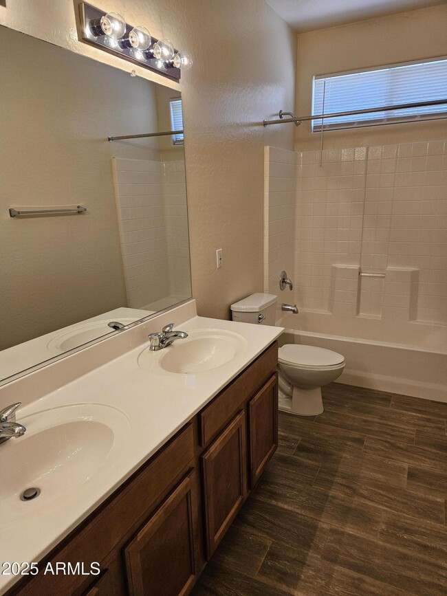 Building Photo - 14574 W Shaw Butte Dr