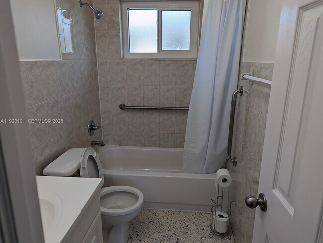 Building Photo - 3556 SW 13th Terrace