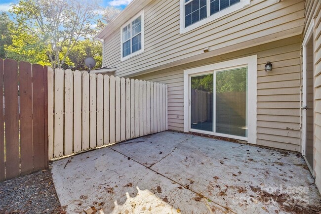 Building Photo - 704 Heritage Pkwy