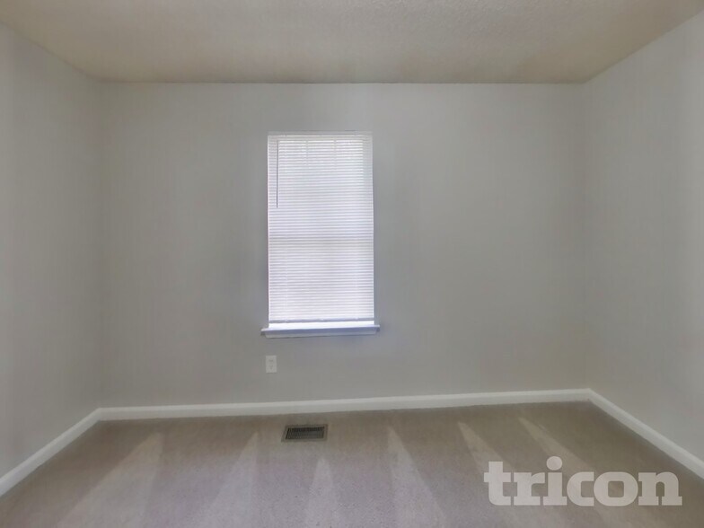Building Photo - 4074 Five Oaks Ct