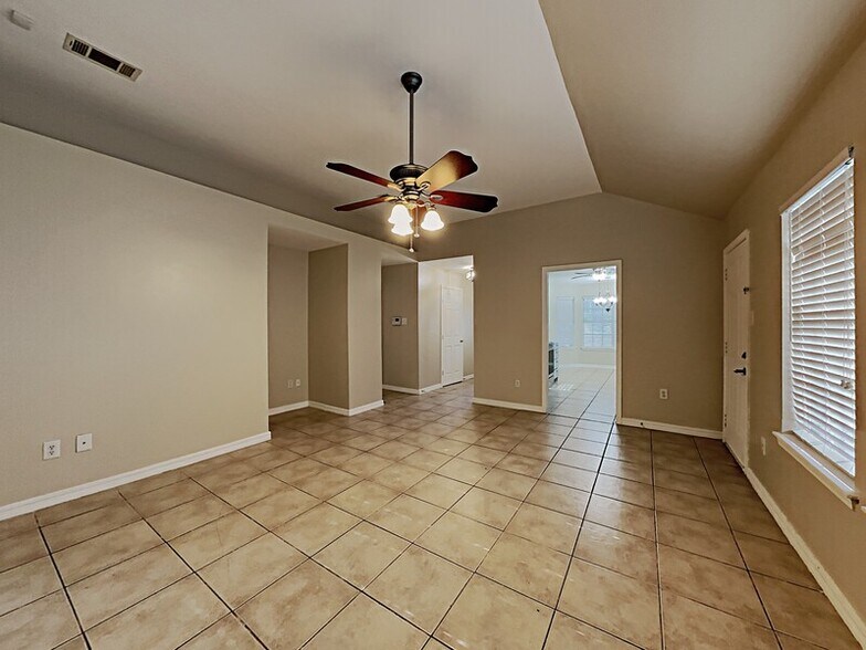 Building Photo - 3320 Stanley Ave