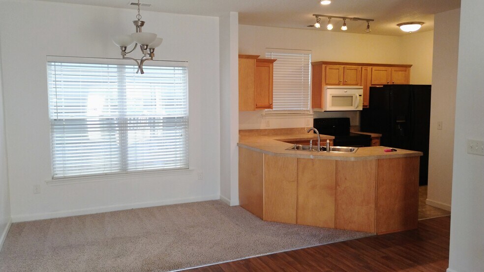 Dining room/kitchen - 15 Mill Creek Loop