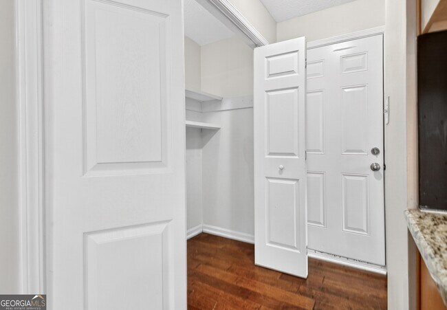 Building Photo - 104 Timber Walk