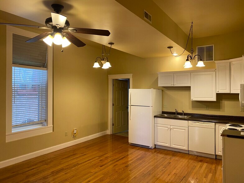 Unit "B" - 216 E Main St