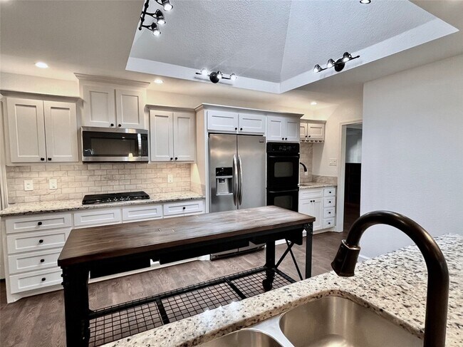 Building Photo - 15621 Terrace Lawn Cir