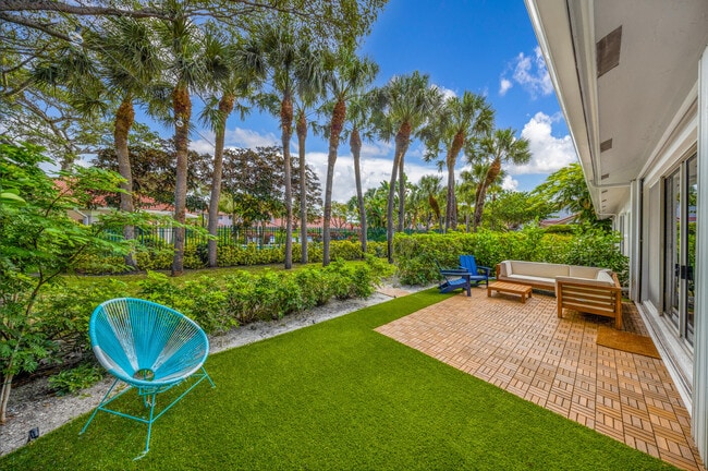 Building Photo - 4117 W Palm Aire Dr