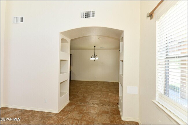 Building Photo - 14309 S Cave Ave