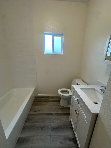 Building Photo - 2715 1/2 Alsace Ave