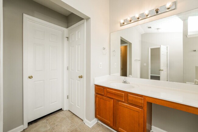 Building Photo - 411 Pondweed Dr