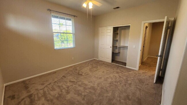 Building Photo - Gorgeous home on the Golf Course in a gated community.