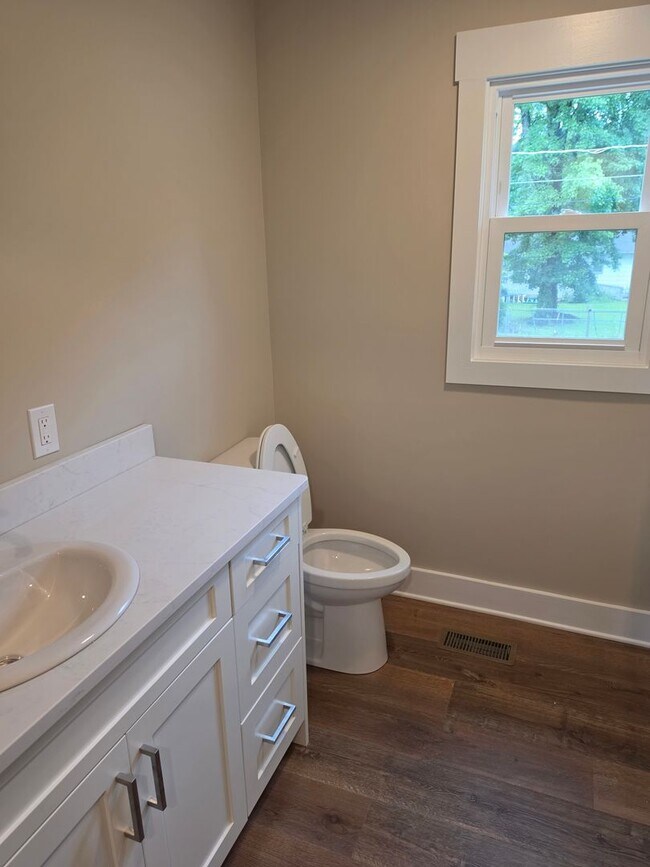 Building Photo - 3 Bedroom, 2 Bath home.
