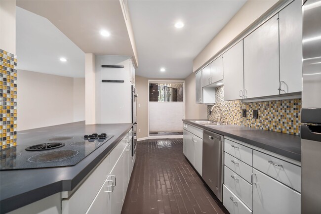 Building Photo - 5004 Bayard Ln
