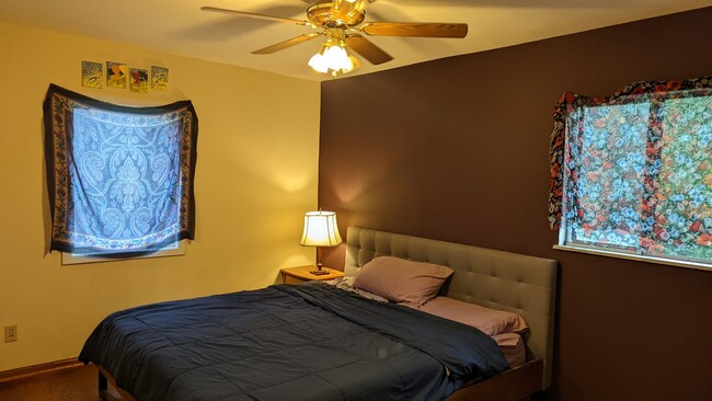 Building Photo - Charming 3 Bedroom Home With Partially Fin...