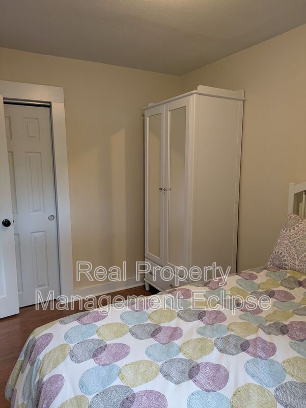Building Photo - 517 N 97th St