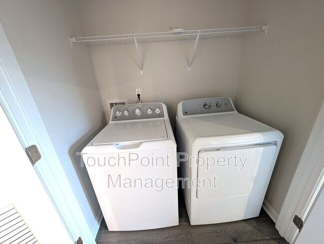 Building Photo - 2059 Langer St