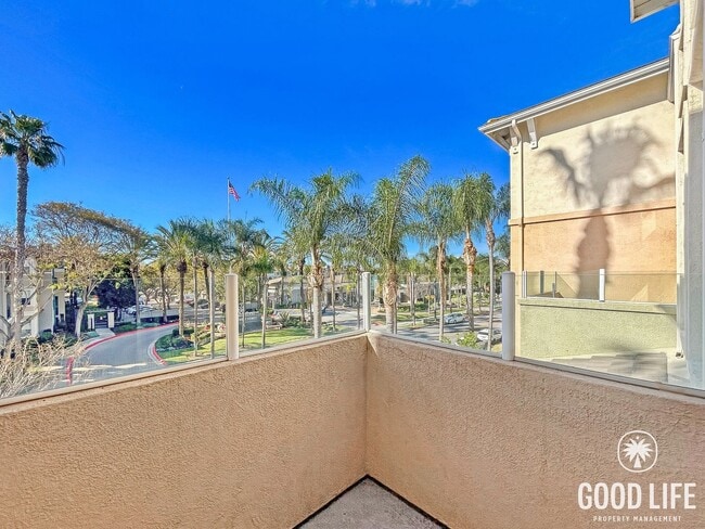 Building Photo - Beautiful 3BD/3BA W/ A/C, Attached Garage, and Community Pool in Kearny Mesa!