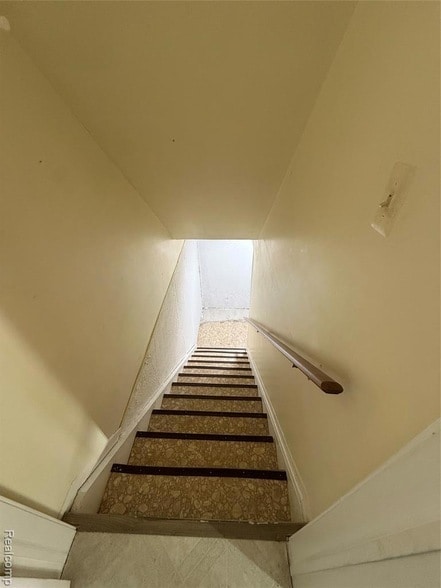 Building Photo - 15817 Charleston Dr