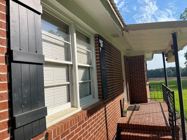 Building Photo - 266 Presley Suber Rd