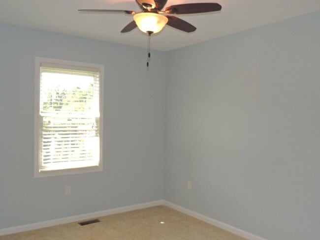 Building Photo - 19 Ashwood Dr