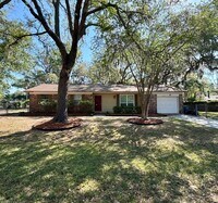 Building Photo - Mandarin Beautiful Corner Property!