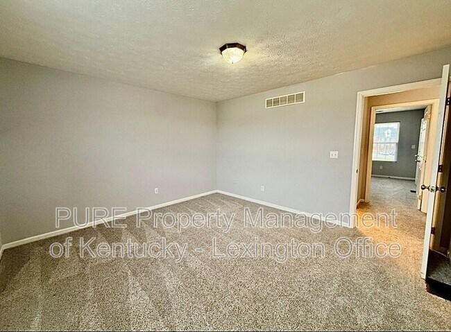 Building Photo - 520 Tomahawk Dr