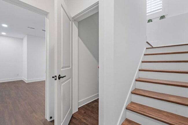 Building Photo - 161 Brush Creek Ct