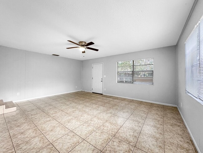 Building Photo - Coming Soon! 3 BR/2BA | Newly Renovated Single Family Home | Large Covered Back Patio| In Valrico!