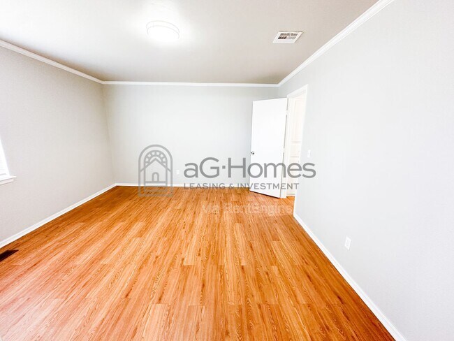 Building Photo - 730 Arlington Dr