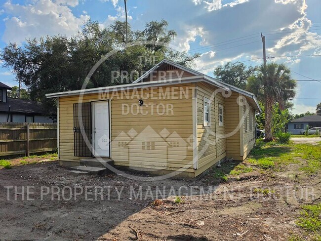 Building Photo - Comfortable 3-Bedroom Home in Prime Tampa Location – Fully Remodeled!