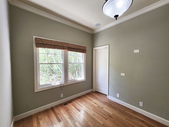 Building Photo - Elegant, spacious home in San Mateo