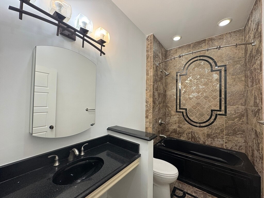 Building Photo - 284 Chelsea St