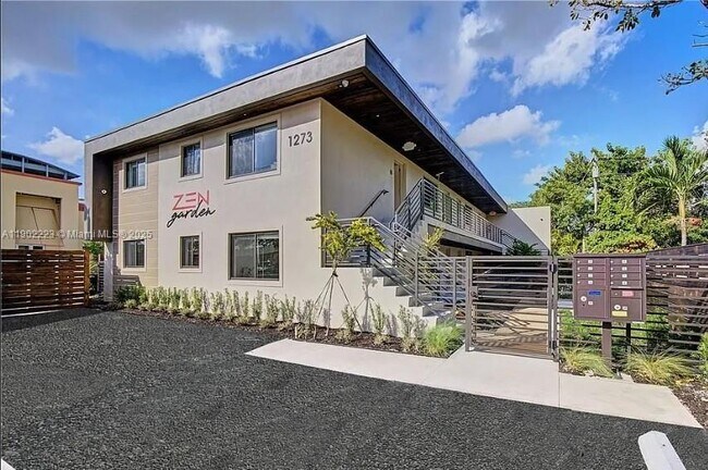 Building Photo - 1273 NE 38th St