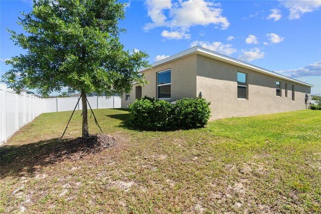 Building Photo - 8260 SW 59th Ave