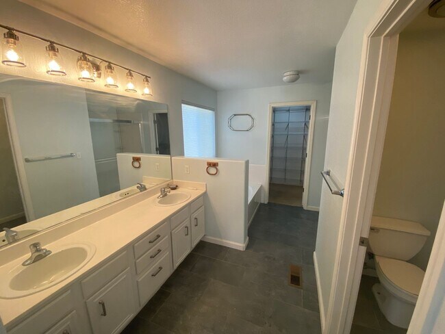 Building Photo - South Reno Home For Rent