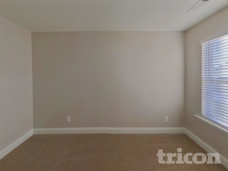 Building Photo - 1027 Coulwood Ln