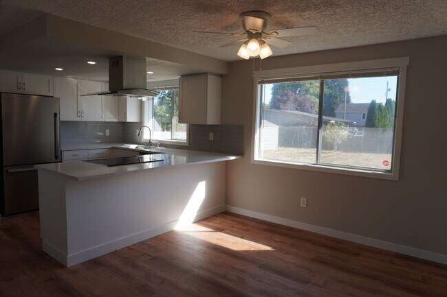 Building Photo - 2909 NE 135th Ave