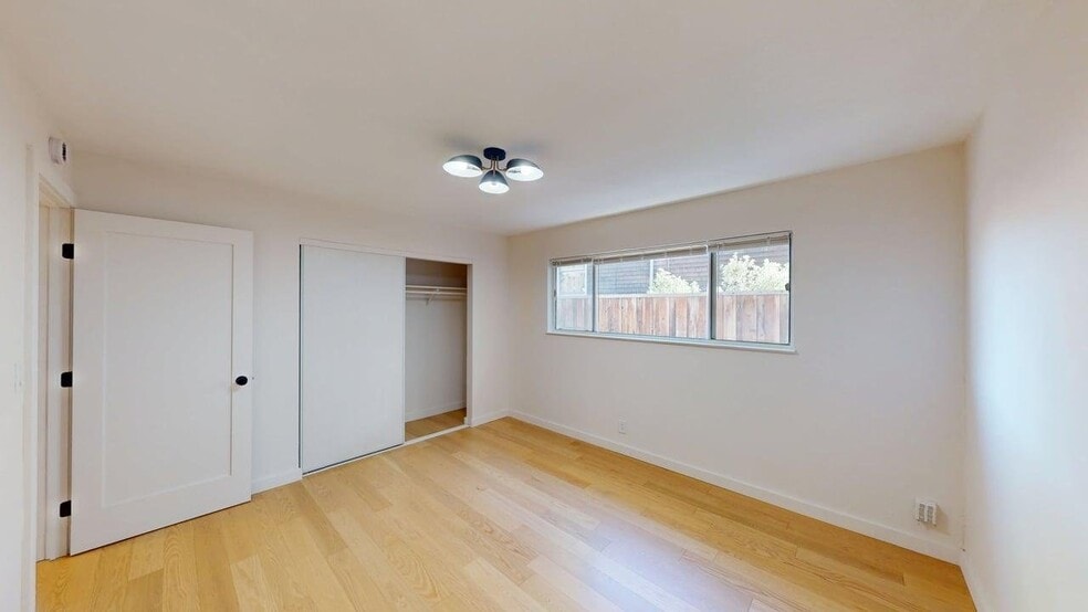 Building Photo - 1529 St Charles St