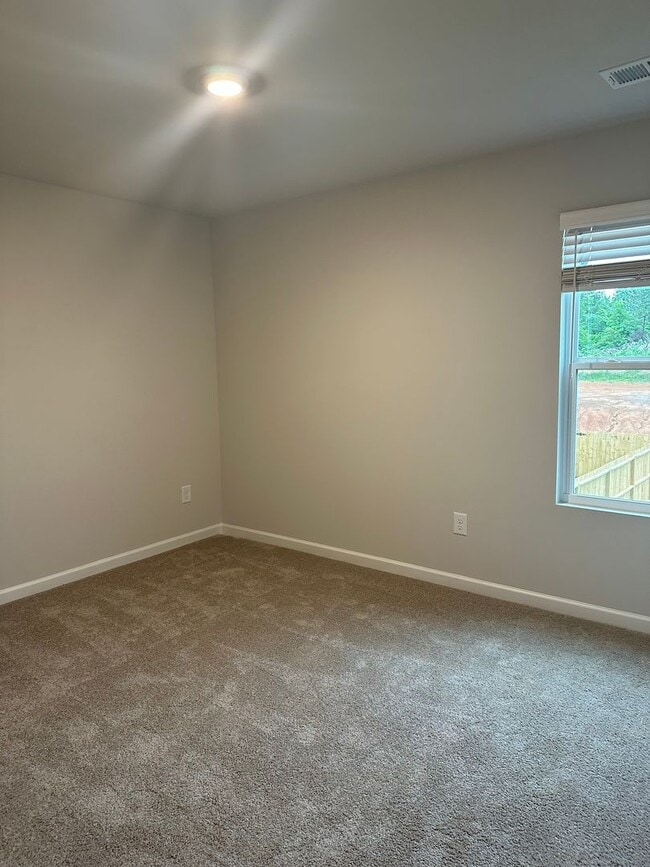 Building Photo - New Townhome in Lincoln