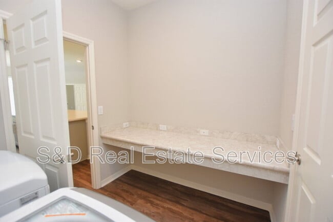 Building Photo - 920 Montgomery Ln