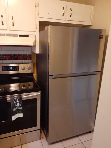 Kitchen Appliances - 3020 Spruce Cir