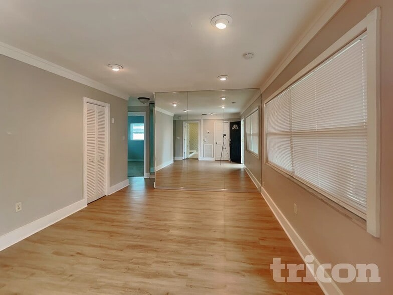 Building Photo - 615 5th Ave N