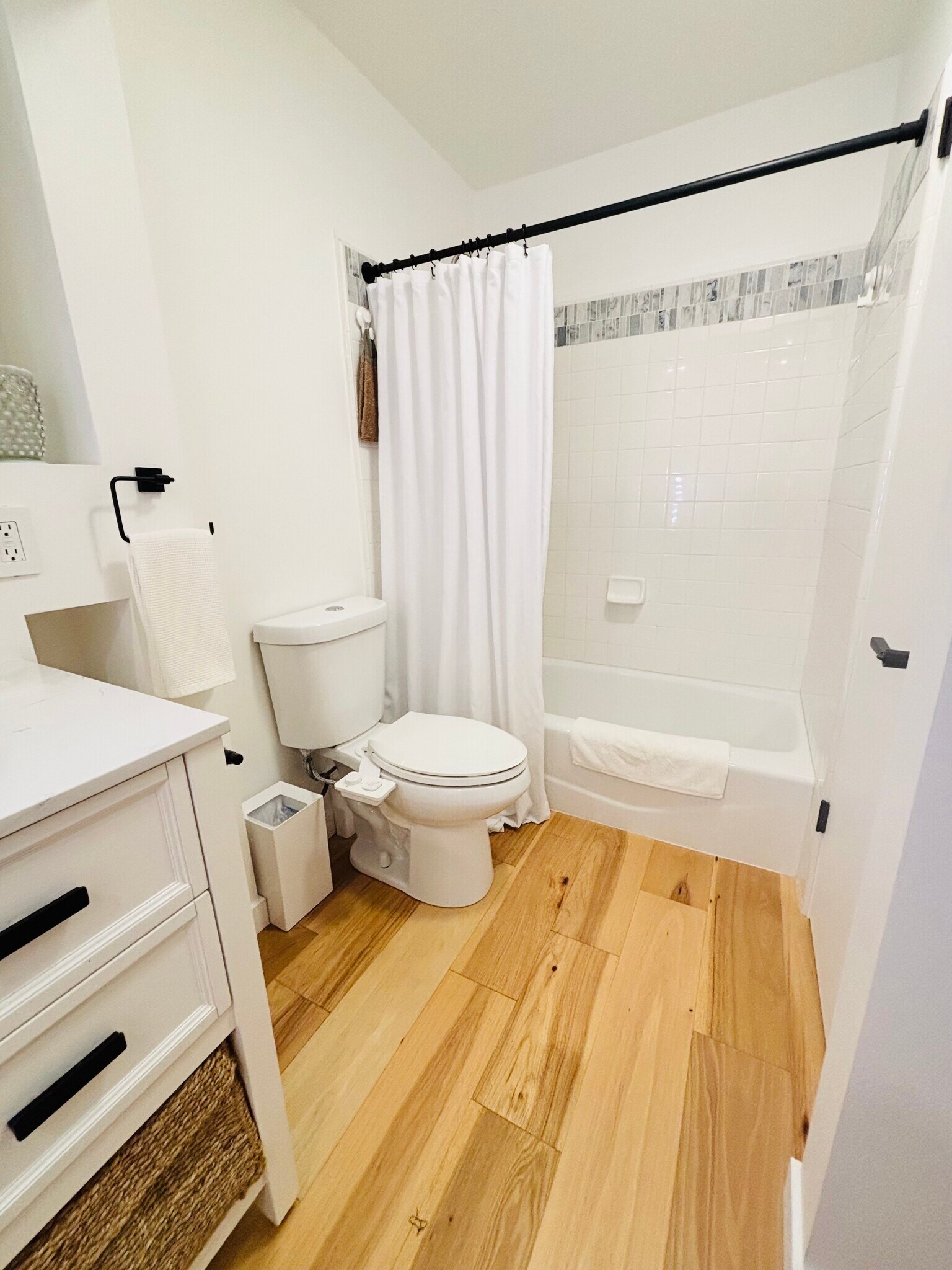 Building Photo - 413 14th St