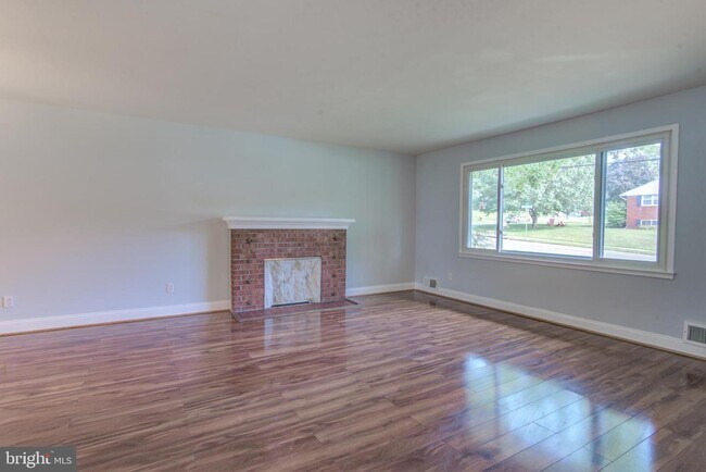 Building Photo - 8120 Drayton Ln