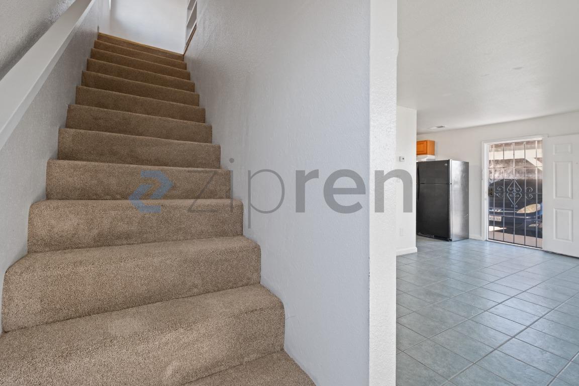 Building Photo - 417 1st St