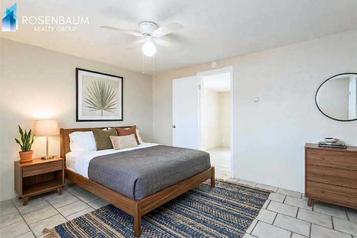 Building Photo - 302 W Flores St