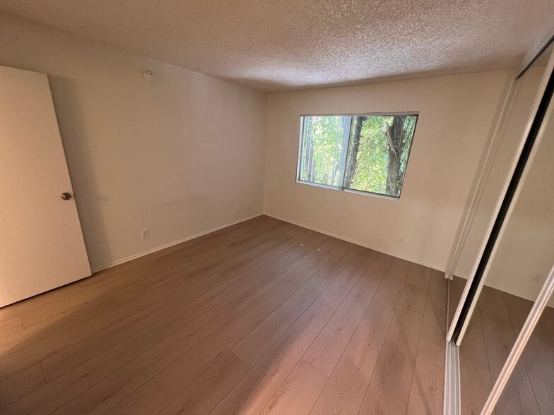 Building Photo - 4424 Woodman Ave