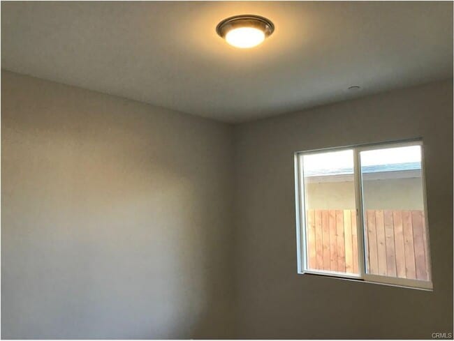 Building Photo - 85(221)