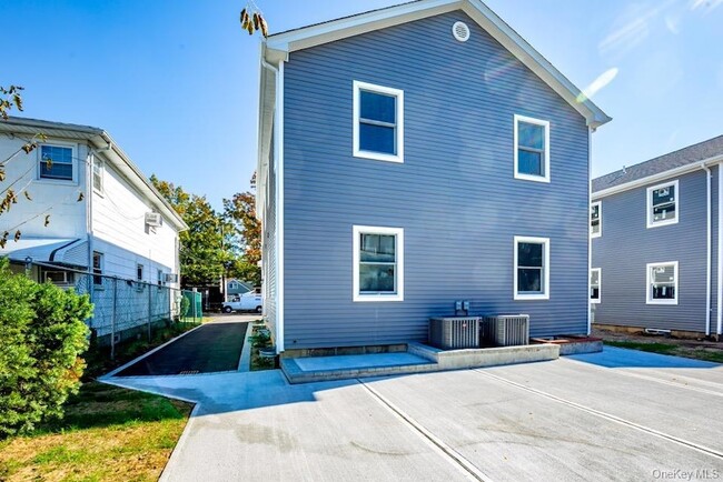 Building Photo - 207 Nassau Blvd