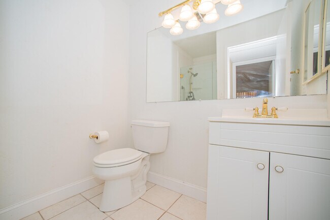 Building Photo - 101 Waterford D