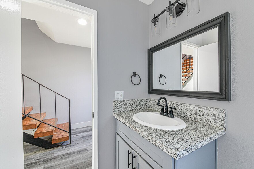 Building Photo - 13392 Magnolia St